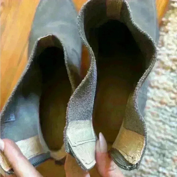 Ugg suede ankle bootie women’s size 7 - Picture 6 of 6